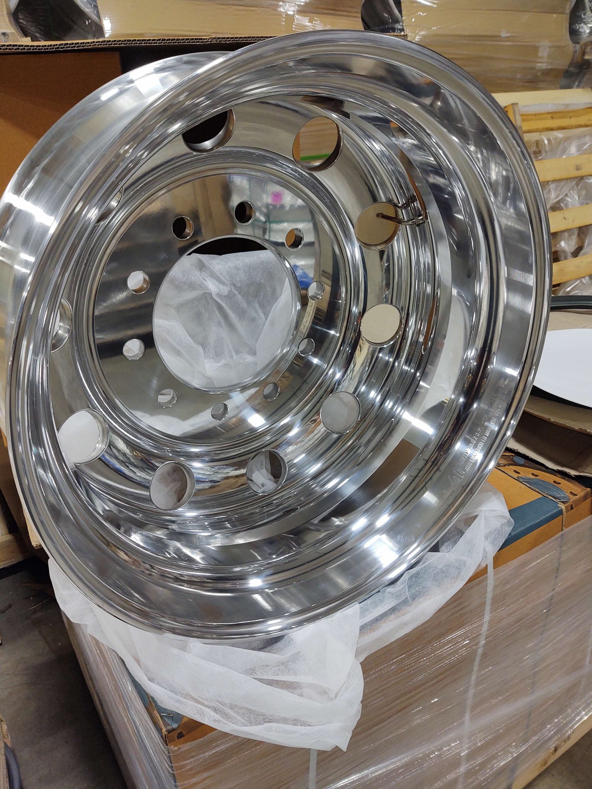 Polished Aluminum Hub-Pilot Wheel, 24.5X 8.25 – AMC Pilot Car Supply